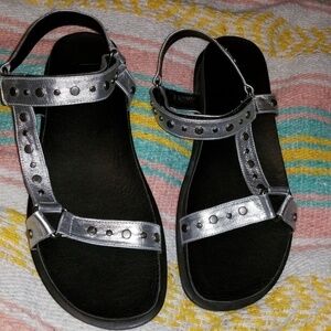 LF leather Metallic Sandals 8M